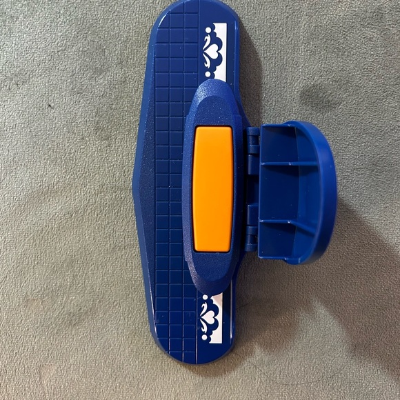 FISKARS border punch - HEARTS - Picture 2 of 4